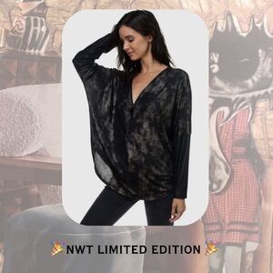 🆕 🎉black faux leather vegan zip up color block top